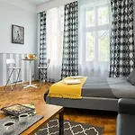 Old Town Bis Apartman *