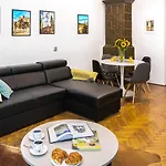 Old Town Bis Apartman *