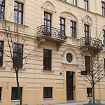 Old Town Bis Apartman *